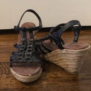 Black scrappy wedge heels